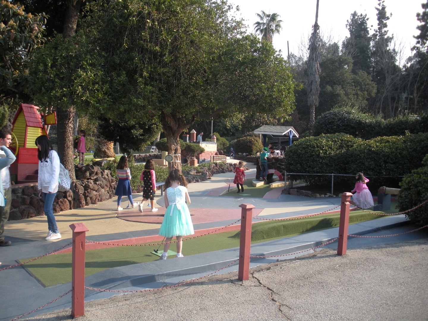 Top Mini Golf Courses In LA Orange County Kidsguide Kidsguide